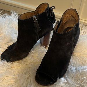 Peep toe Halogen booties